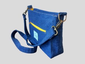 Denim tas met gekleurde ritsen