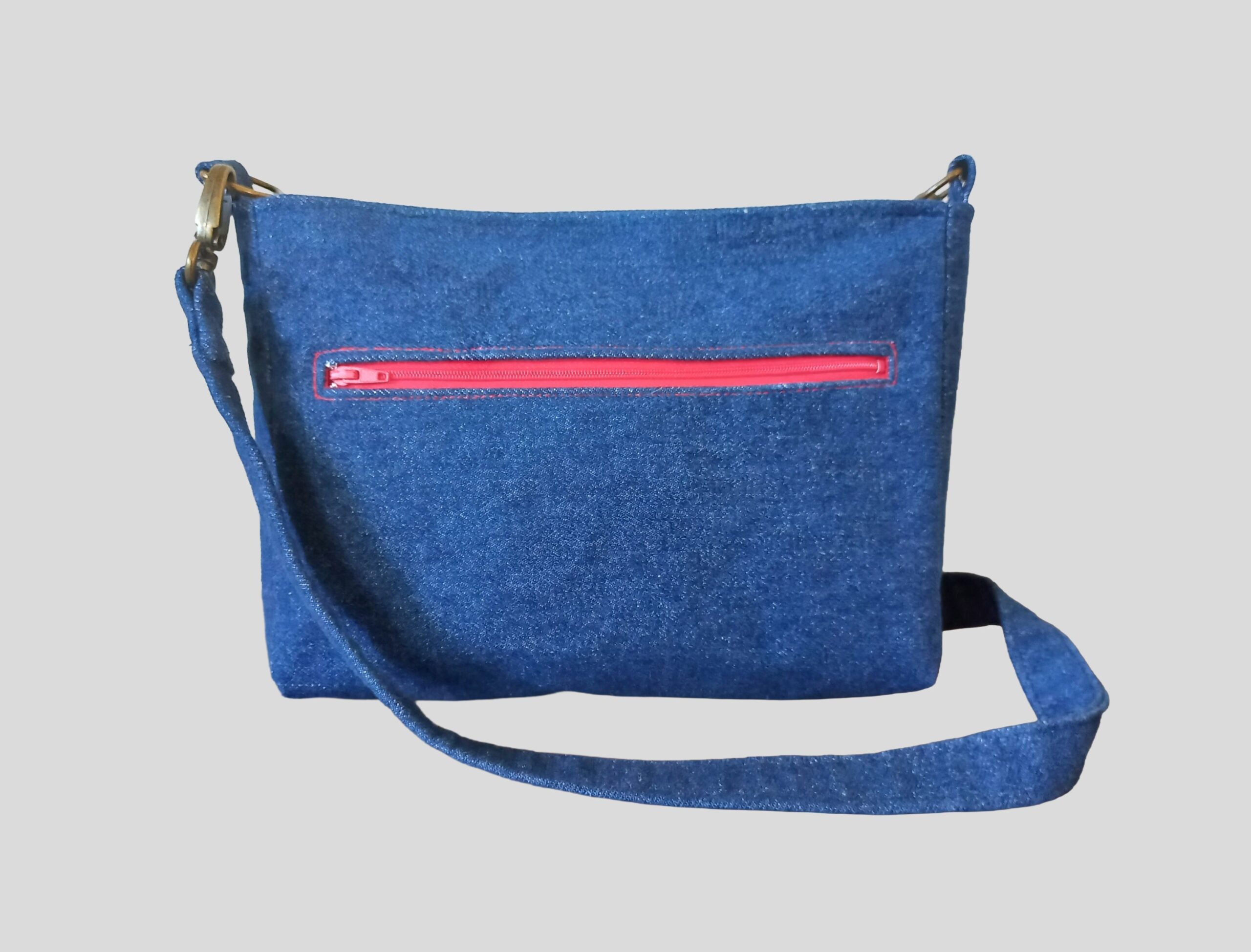 Denim tas met gekleurde ritsen - Afbeelding 4
